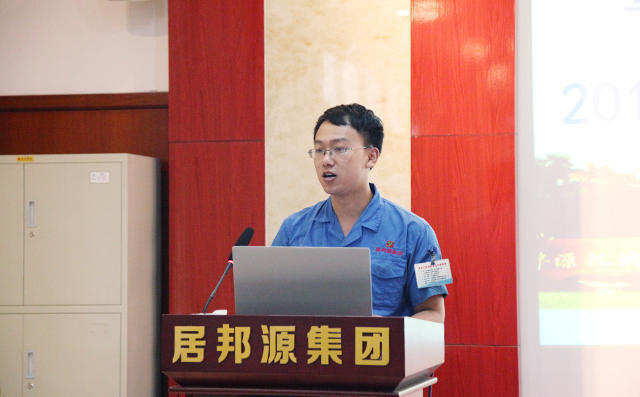 生產(chǎn)一線員工代表李宗萌表示作為一名生產(chǎn)員工要不斷發(fā)揚(yáng)主人翁精神,要干一行,愛一行,鉆一行,精一行,專業(yè)里面當(dāng)狀元。 生產(chǎn)一線員工代表李宗萌表示作為一名生產(chǎn)員工要不斷發(fā)揚(yáng)主人翁精神,要干一行,愛一行,鉆一行,精一行,專業(yè)里面當(dāng)狀元。