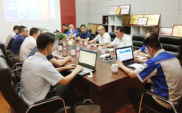 校領(lǐng)導(dǎo)章丘區(qū)領(lǐng)導(dǎo)在山東居邦源機(jī)械集團(tuán)董事長(zhǎng)景奉國(guó)的引領(lǐng)下進(jìn)行座談